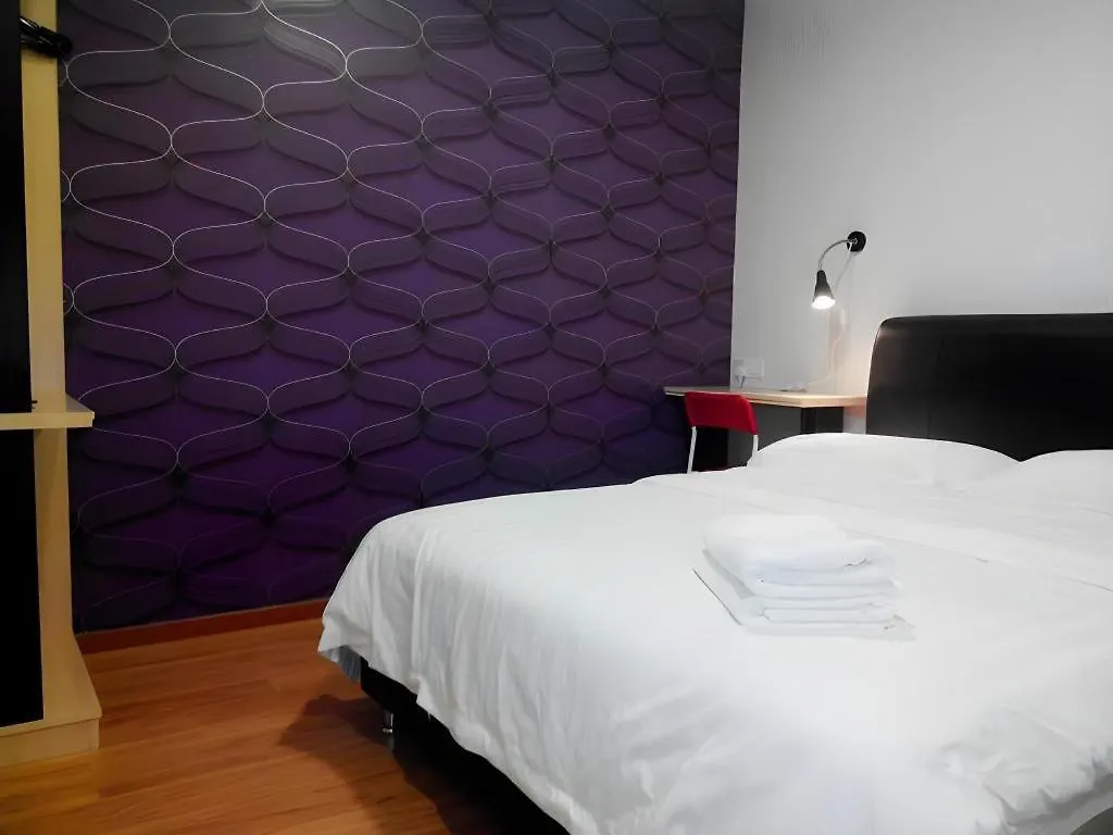 Hotel Zamburger Enstek Sepang