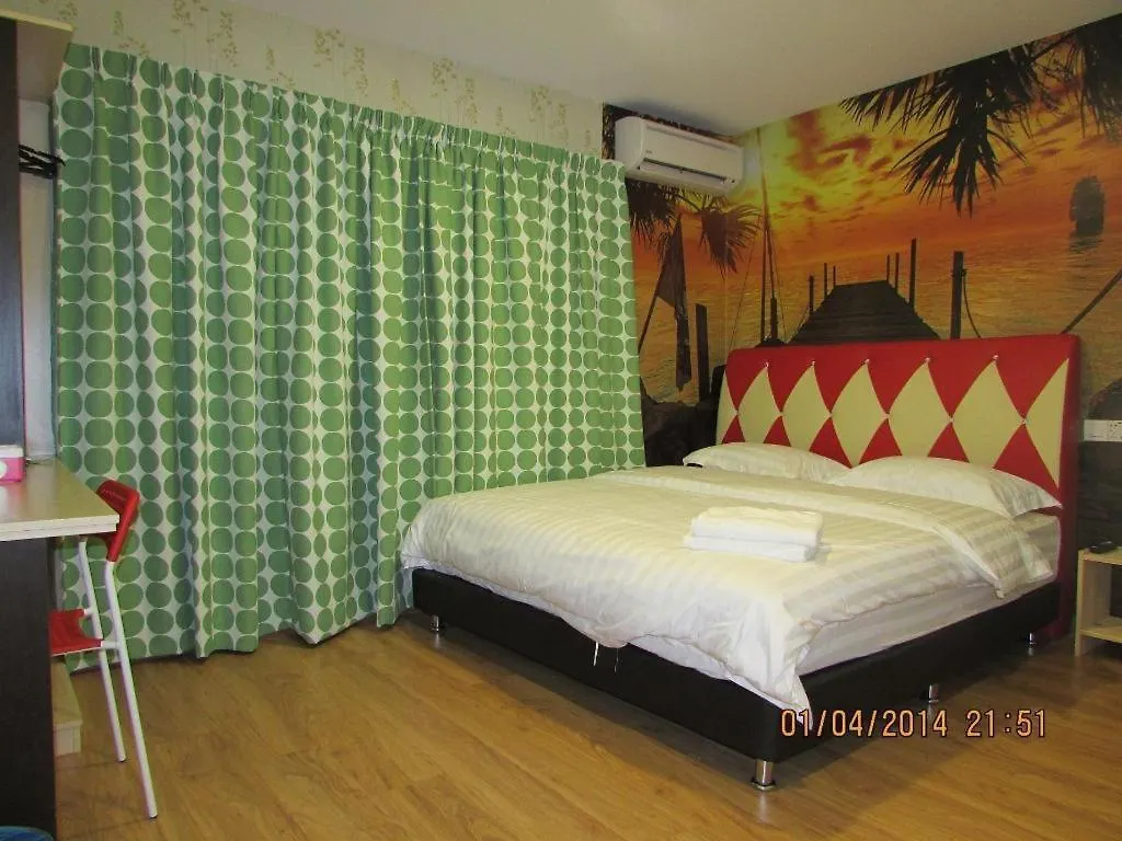 Hotel Zamburger Enstek Sepang 2*,