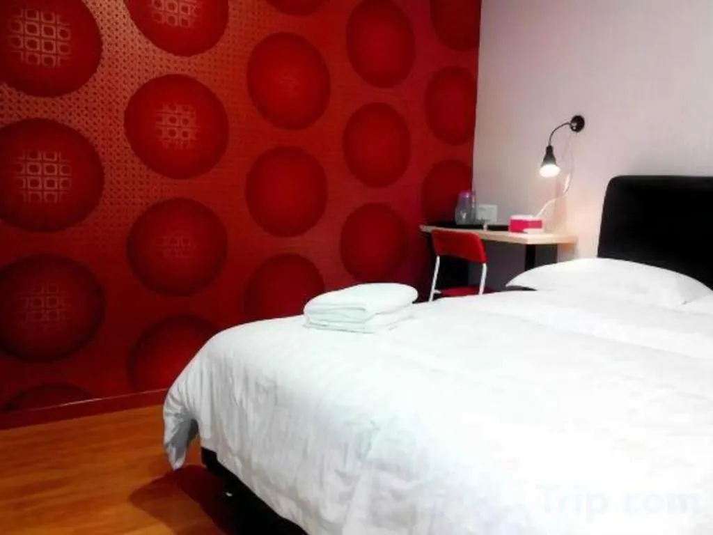 Hotel Zamburger Enstek Sepang
