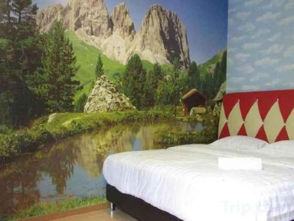 Hotel Zamburger Enstek Sepang