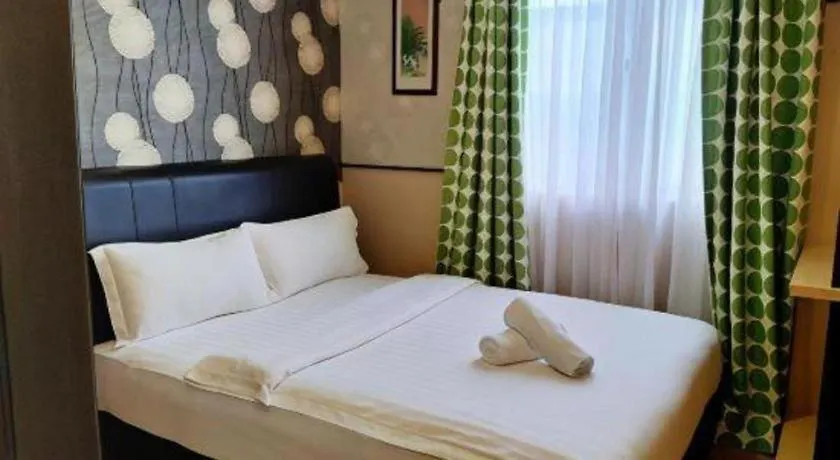 Hotel Zamburger Enstek Sepang 2*,