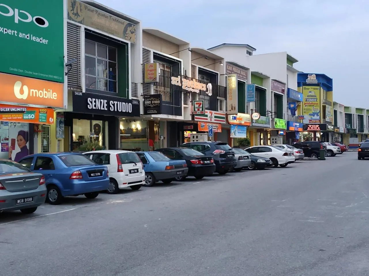 Hotel Zamburger Enstek Sepang